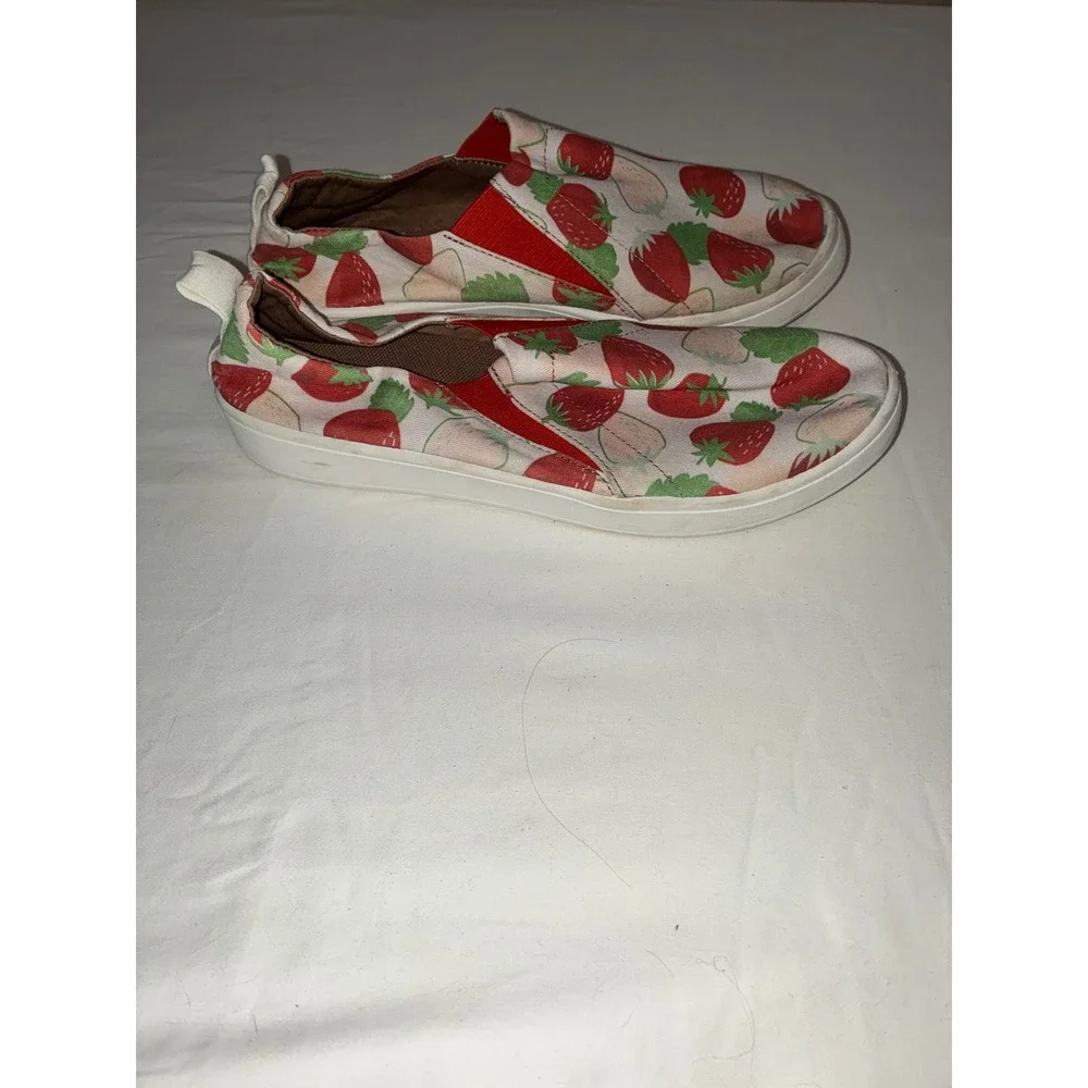 HT Newtrahe Strawberry Print Canvas Slip On Sneakers Size EU 39/approx US 8.5